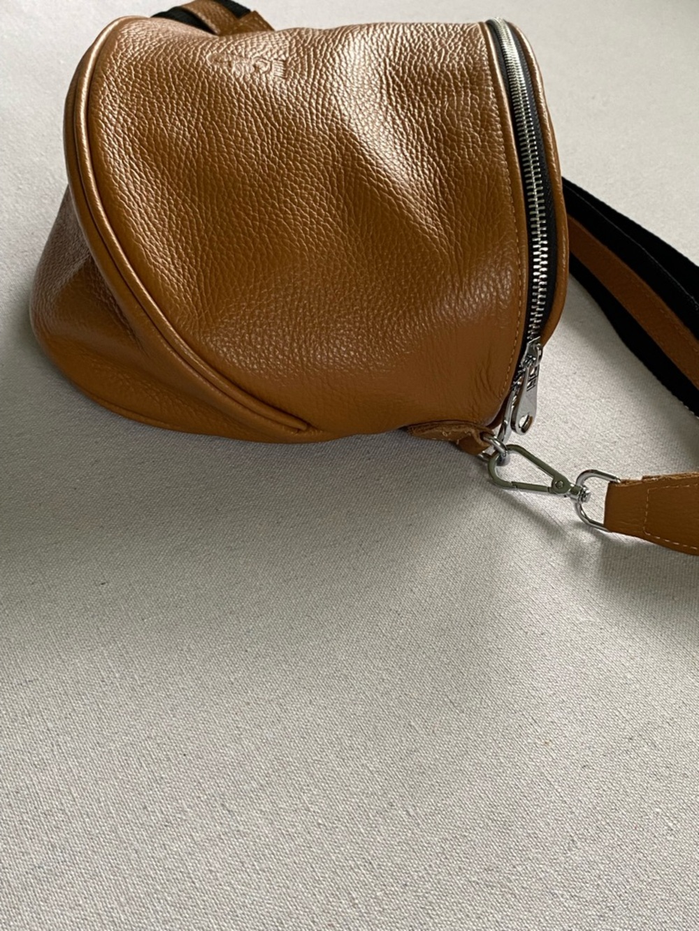 Syrena Leather Crossbody Adjustable Strap Bag - Picture 7 of 15